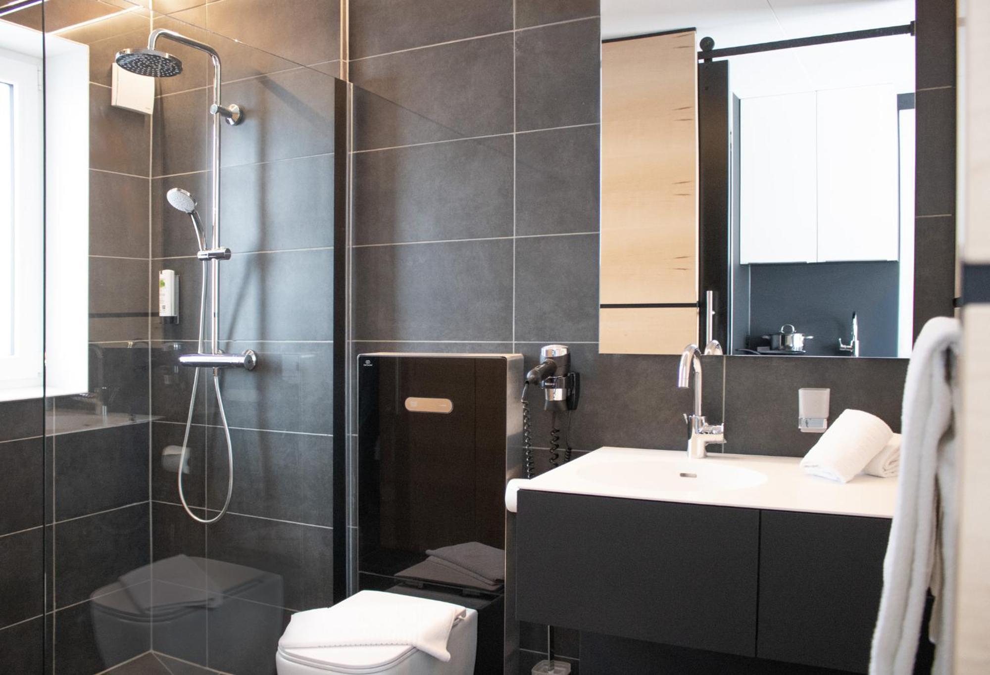 Hotel Saw By Wmm *
