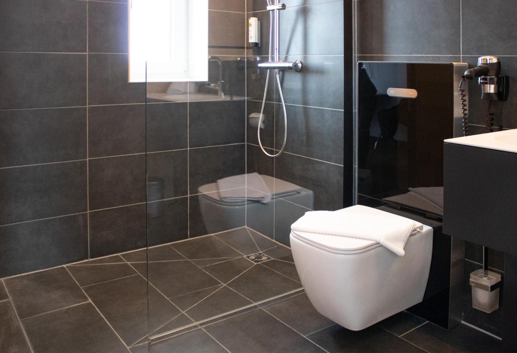 Hotel Saw By Wmm
